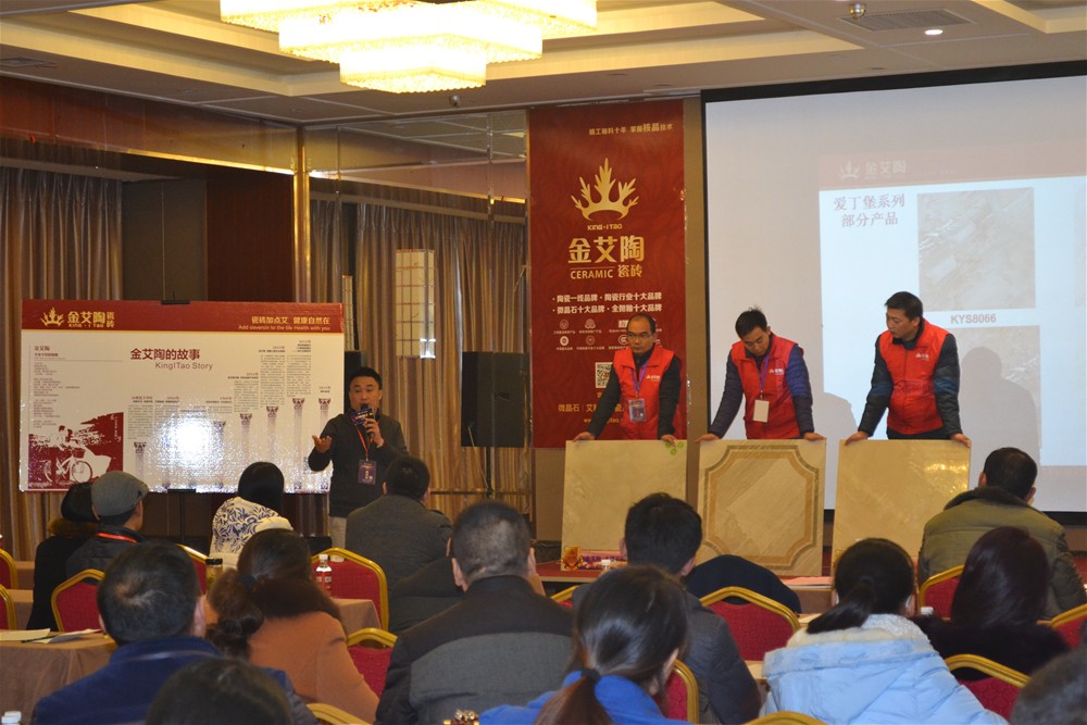 激情AV青青草陶营销总经理罗胜讲解金刚釉II代产品