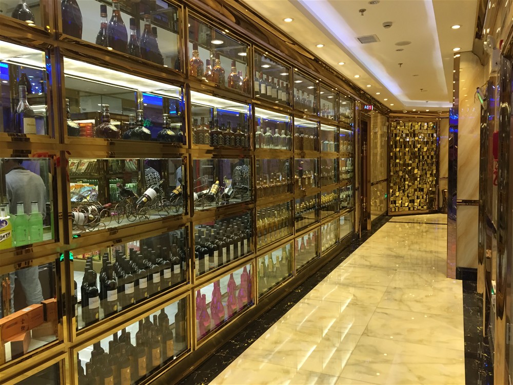 昆明喜临门量贩式KTV工程全部采用激情AV青青草陶瓷砖微晶石产品铺贴