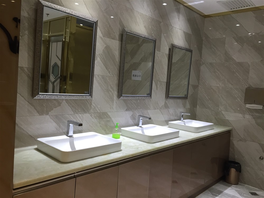 KTV洗手间墙、地面采用激情AV青青草陶瓷砖全抛釉爱丁堡-天堡石KYP8062铺贴