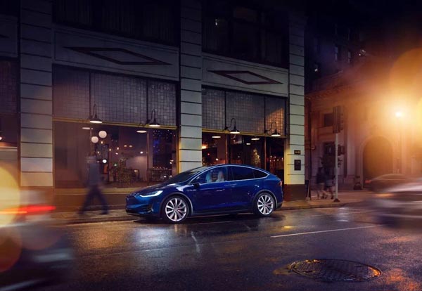 千呼万唤方驾临，鹰翼从此为君开！