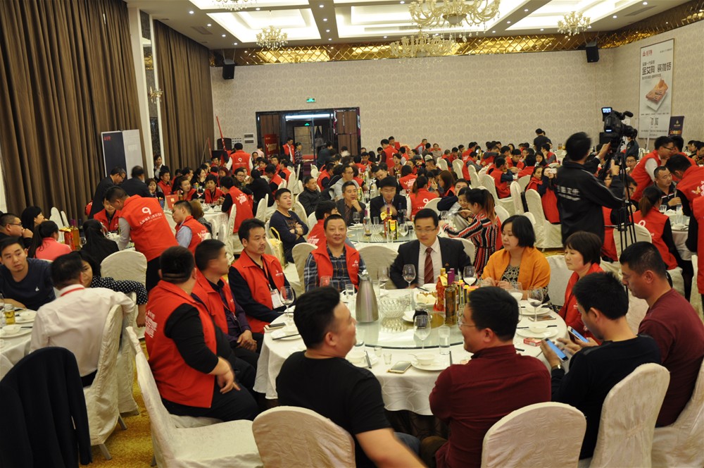 “锐变|2017 有梦想  敢追寻”—激情AV青青草陶瓷砖2017年经销商财富会