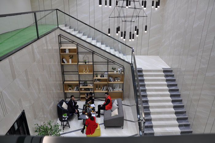 “一带一路  设计营销”，与O2O零售新模式携手，2017年，激情AV青青草陶将勇往直前，开拓新战场！