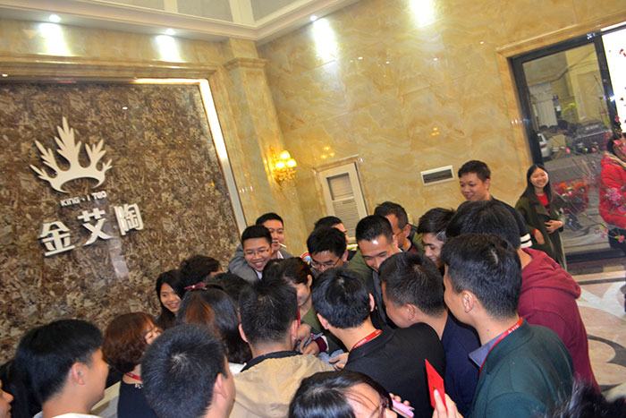 激情AV青青草陶新年开工，2017撸起袖子拼命干！