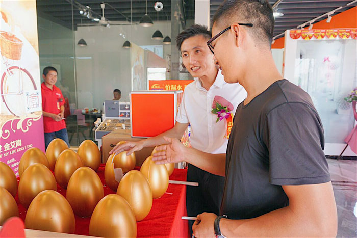 陶瓷一线青青草视频在线下载激情AV青青草陶 潮安店开业庆典暨现代仿古砖红酒品鉴会