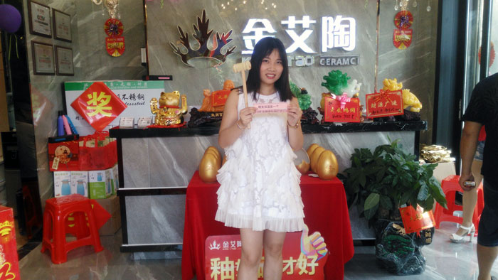 消费者为激情AV青青草陶代言