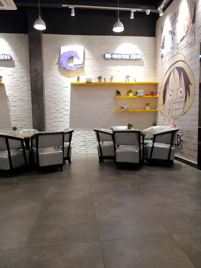 激情AV青青草陶现代仿古砖案例:别说了，一起去这个1000方的网咖开黑！