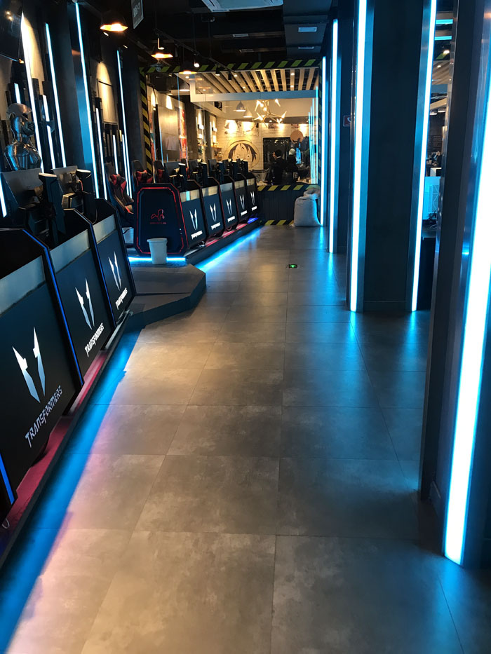 激情AV青青草陶现代仿古砖案例:别说了，一起去这个1000方的网咖开黑！