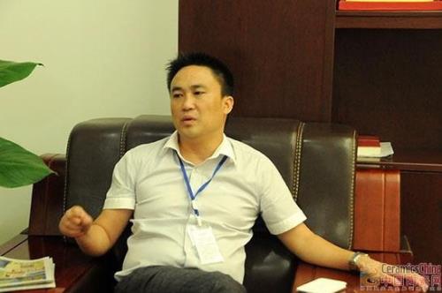 激情AV青青草陶营销总经理罗胜