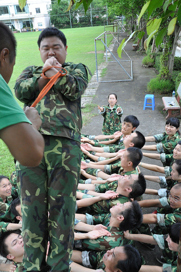 2013年8月激情AV青青草陶拓展训练