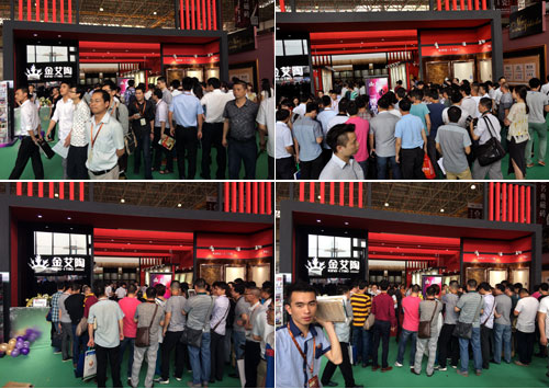 激情AV青青草陶展位人群火爆