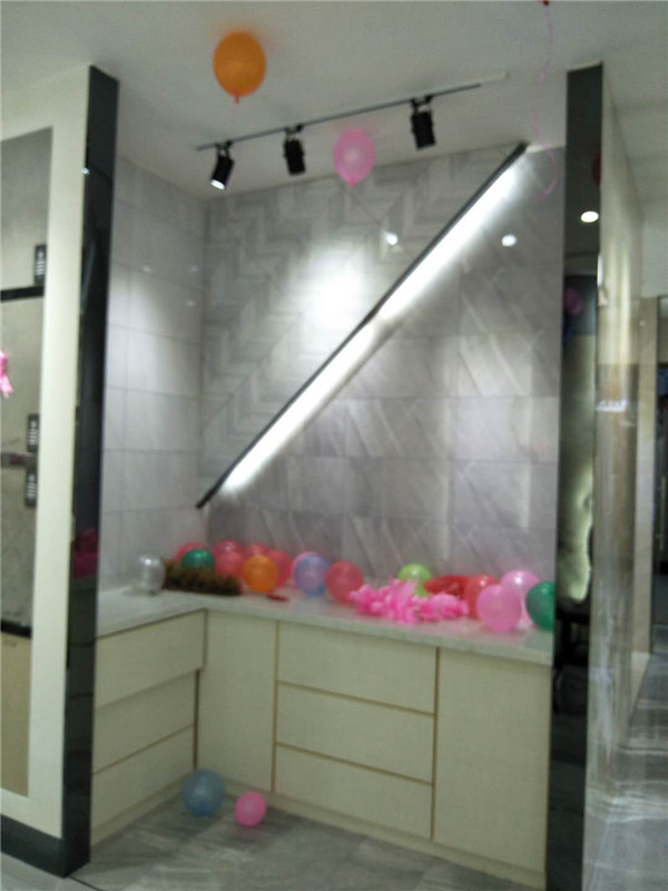 激情AV青青草陶贵州锦屏专卖店